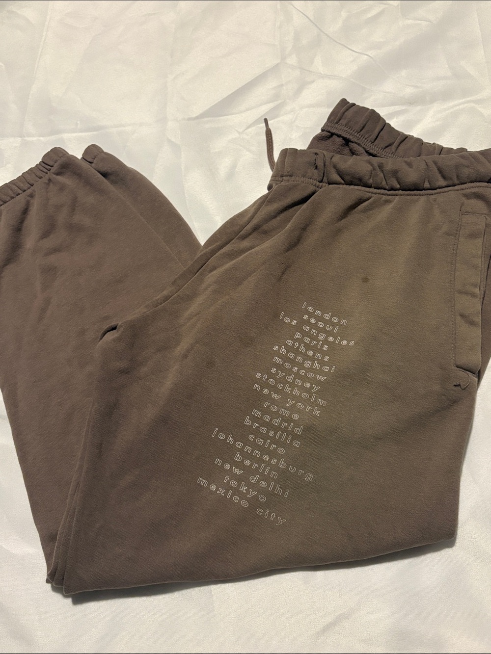 H&M Men's Brown Graphic Jogger Sweatpants Large